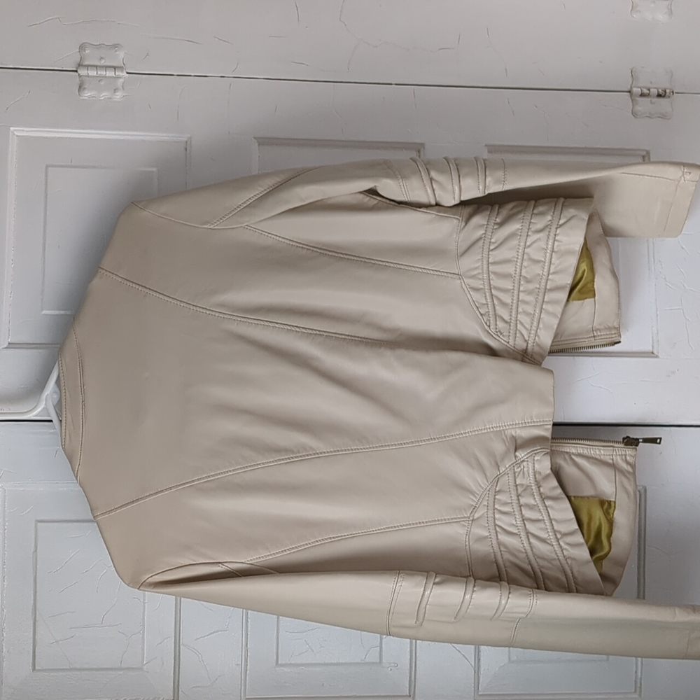 Jacket - Picture 3 of 4